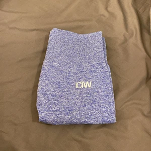 ICANIWILL tights  - ICANIWILL tights🌸 budgivning och säljer endast om jag får ett bra bud (köp direkt för 499kr +frakt)🌸