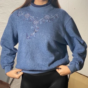 Vintage Unbranded embroidered Sweater - Size: M / Length: 62,5cm / Pit to Pit: 63cm / Arm Length: 57,5cm / Condition: 9/10