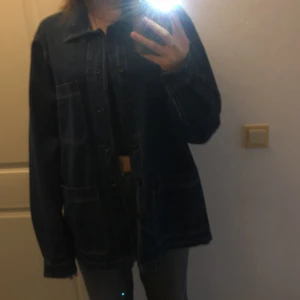 Jeansskjorta  - En helt oanvänd super fin skjorta från lager 157. Den är från herrsidan så den är oversized. Jag är 175cm lång och den är ganska stor på mig 