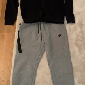 Nike - Nike tröja och byxor i storlek S