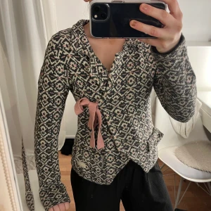 Odd Molly kofta - En odd Molly kofta i storlek 0 vilket motsvarar en xs💓 säljer den då det inte är min storlek längre💓 