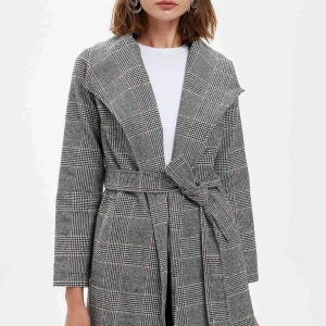 Kappa  - Helt ny kappa storlek M. Aldrig kommit till användning och nu passar den tyvärr inte längre.. nypris 458kr 