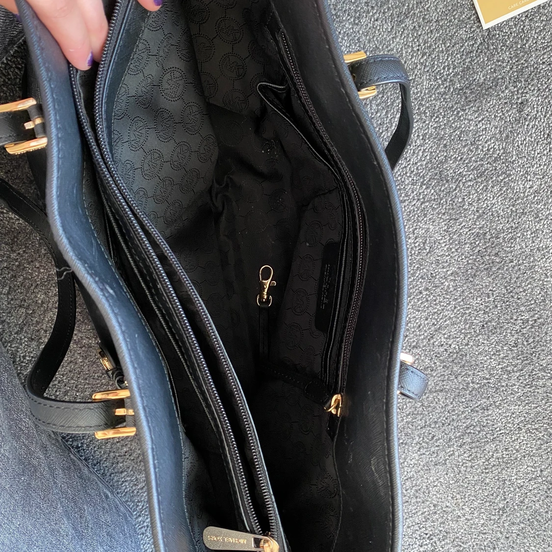 Stort svart micheal kors väska. - 91