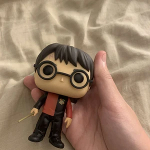 Harry Potter pop figur - Harry Potter funko pop. Köpt för ungefär ett halvår sedan. Det är Harry ifrån The Goblet Of Fire. Köpte den för 200