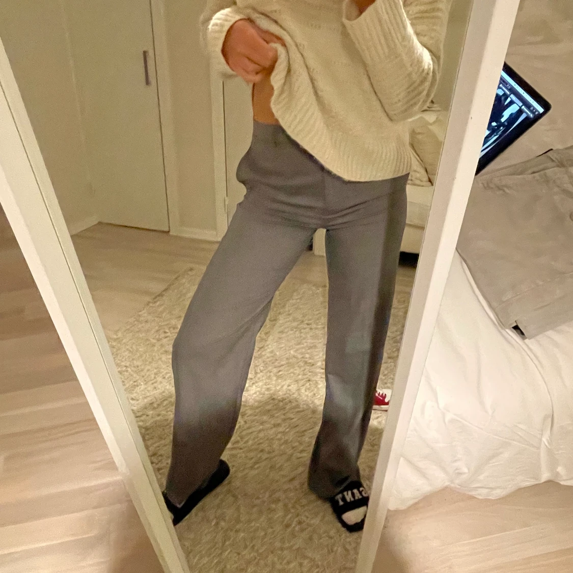 Gråa kostymbyxor