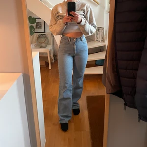 Zarajeans - Ljusblå zara straight full lenght. Storlek 34 (långa på mig, är 165 cm). I jättebra skick!