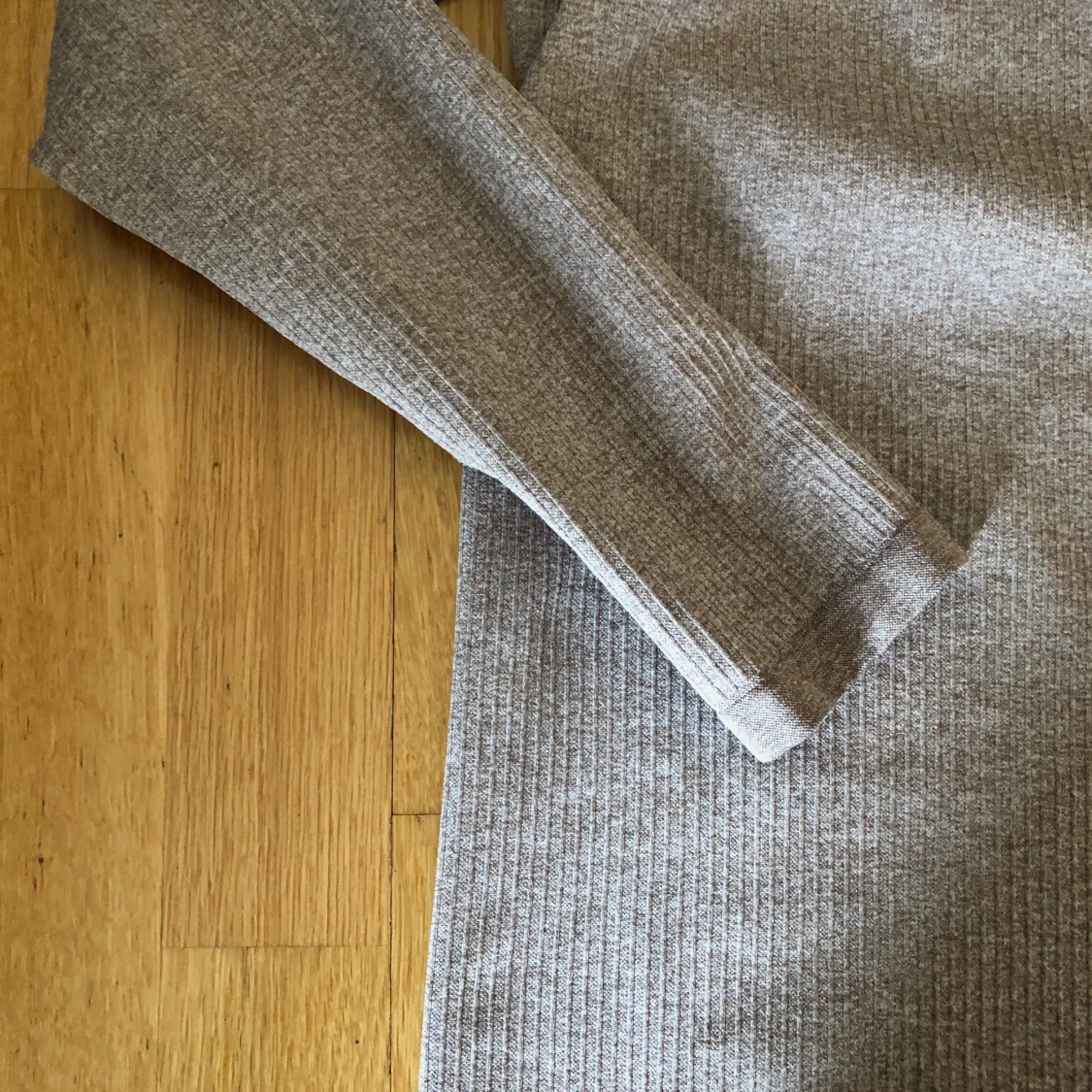 Ribbed long sleeve i färgen beige - 90