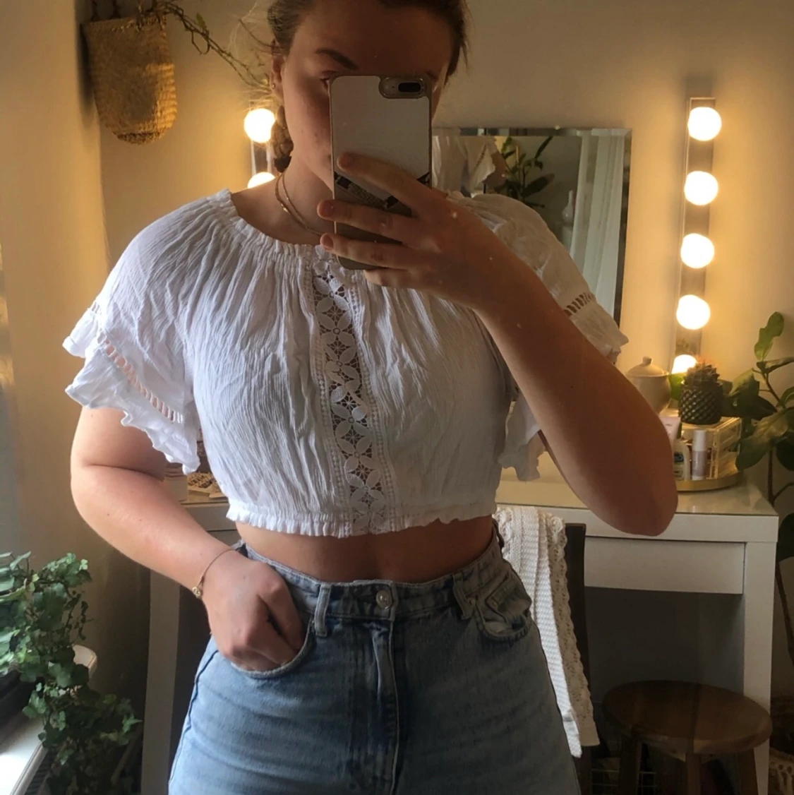 Sommar topp i vit med volanger