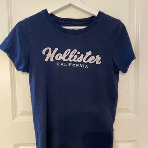 Hollister tröja - Knappt använd.