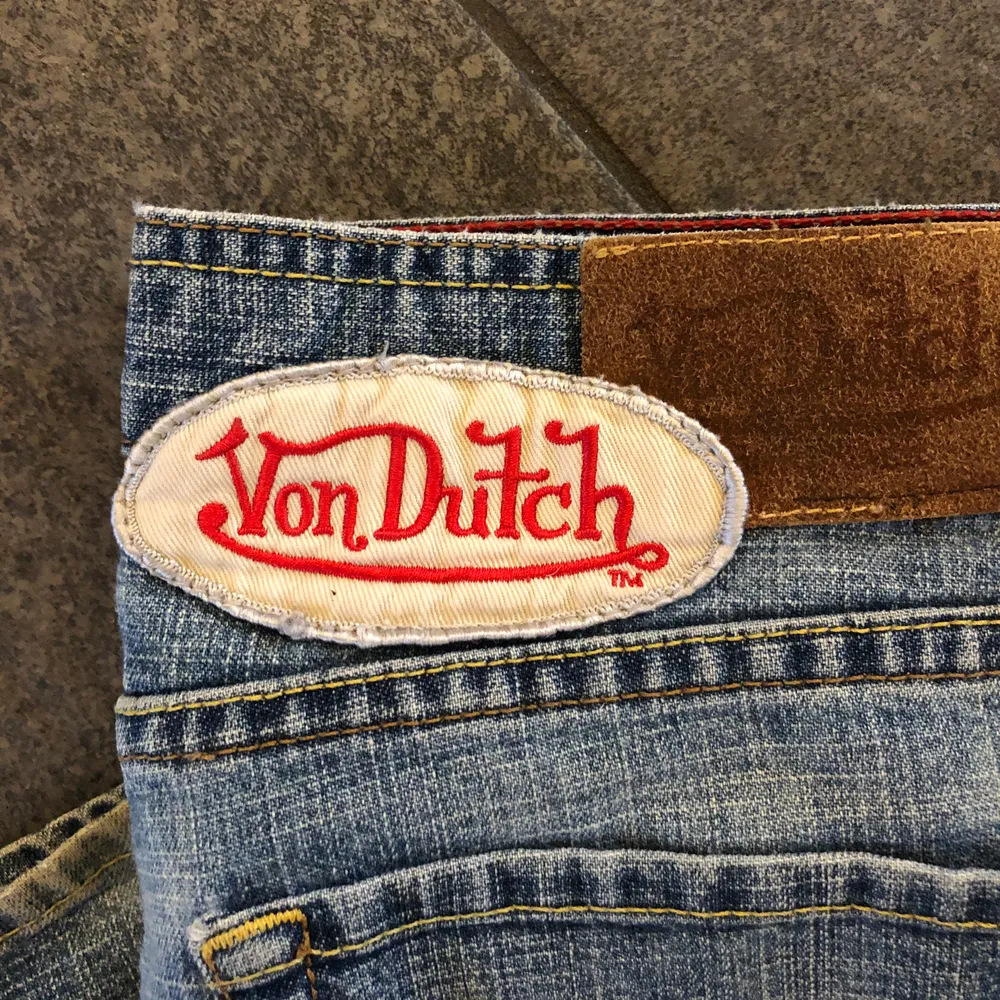Säljer mina underbara utsvängda / flare / bootcut jeans från Von Dutch! 💗 Frakt 66 kr. Jeans & Byxor.