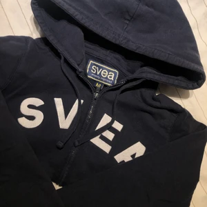 SVEA hoodie  - SVEA hoodie stlr: M men skulle säga att den passar mer xs/s. Den är i använd skick. 