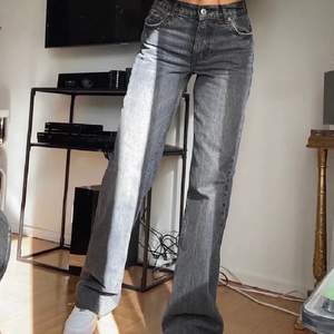 Hej, säljer mina grå zara jeans som jag knappt använt! Jag skulle säga att de passar någon som är ca 170/175 cm lång om man vill ha dom som jag har i längden! Men dom skulle även passa någon längre!  Skriv för mer info! (Säljer massa fler jeans i min profil)