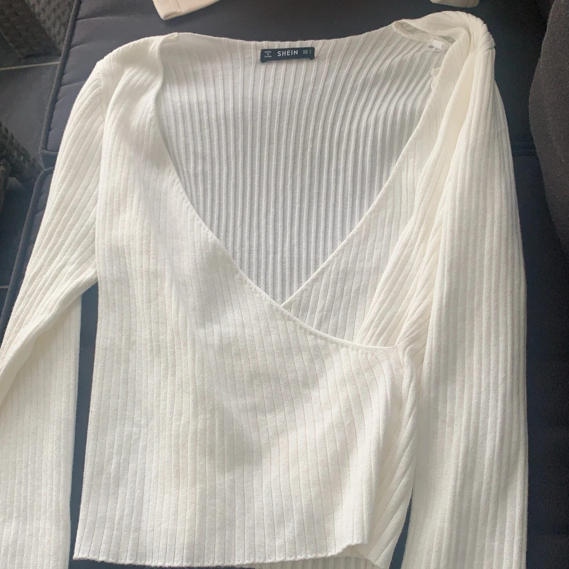 V-ringad tröja  - 90