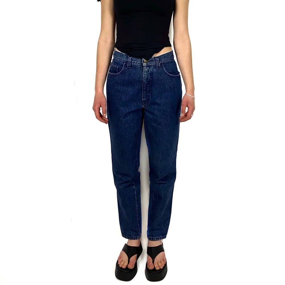 100% cotton. Waist 32 cm Length 100 cm Fits like a small. The model is 173 cm tall.. Jeans & Byxor.