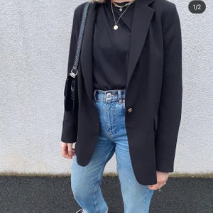 SVART KAVAJ  - Säljer denna snygga kavaj! 🖤🖤