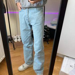 Jeansen är strl 30/30, säljer då de är lite korta för mig, de är i väldigt bra skick! Skicka pm för mer info 