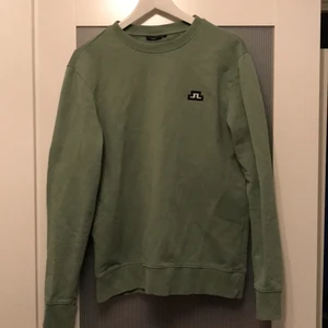 J.Lindeberg Sweatshirt - J.Lindeberg Sweatshirt i storlek S men passar S/M. Väldigt lite använd och riktigt schysst tröja!