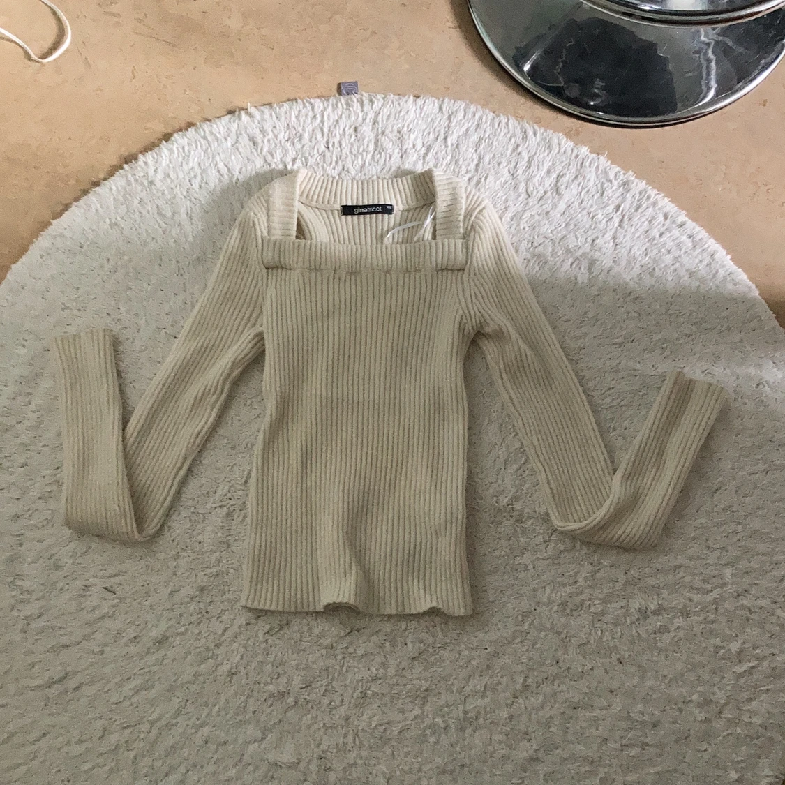 Väldigt mjukt stickad fin tröja från Gina 