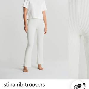 💞Säljer nu dessa skit snygga byxor ifrån Gina tricot, knappt använda så mycket bra skick, säljer båda för 300 och ett par för 150, dom vita finns inte kvar på hemsidan, välldigt bekväma byxor och dom är stretchiga så dom passar alla olika former💞
