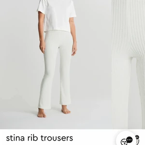 Stina rib trousers  - 💞Säljer nu dessa skit snygga byxor ifrån Gina tricot, knappt använda så mycket bra skick, säljer båda för 300 och ett par för 150, dom vita finns inte kvar på hemsidan, välldigt bekväma byxor och dom är stretchiga så dom passar alla olika former💞