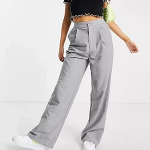 stradivarius kostymbyxor - gråa kostymbyxor jag köpte på asos, passade mig inte så säljer vidare, dom är endast testade!🤍🖤  skriv för egna bilder! :) 