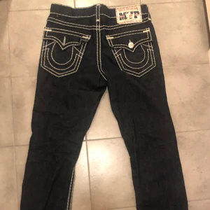 True religion jeans - Skitsnygga true religion jeans i jättebra skick! Jeansen har inga slitage osv. Köparen står för frakten. Pris går att diskutera