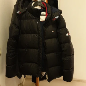 Tommy hilfiger M - Jag har använt den bara en månad. Jackan är i ny skick