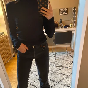 Polo tröja - Fin polo tröja ifrån nakd som jag köpte för ca 1 år sedan men aldrig använt så nyskick. Osäker på nypris. Köparen betalar frakt elelr så möts vi upp i sundsvall.