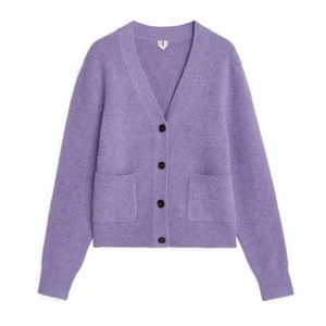 Arket cardigan - Lila cardigan från Arket i storlek S. I fint använt skick. 