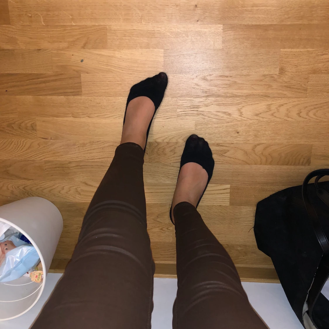 Skinn byxor i brun färg