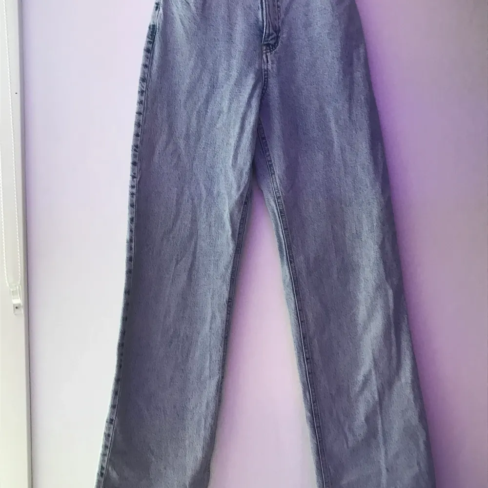 Säljer nu dessa jeans i storlek 158 för 60 kr . Jeans & Byxor.