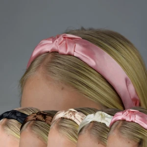 Diadem - 🛍🛍Handla på www.byhedda.se 🛍🛍 Världens finaste diadem 👸🏼 endast 30kr/st! 🥳 Finns i 5 färger 🎨