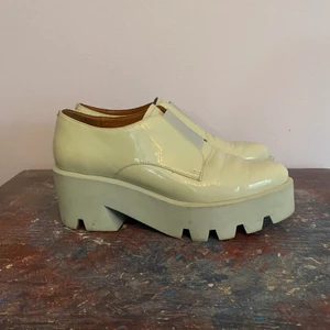 & Other Stories platåskor  - Sjukt snygga platåskor från & Other Stories som tyvärr inte kommer till användning. 