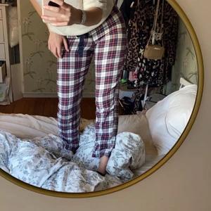 Pyjamasbyxor - Inget mer speciellt än ett par urvuxna mjukisbyxor❤️❤️ 