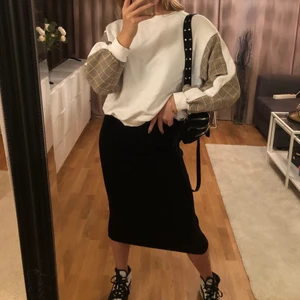 Sweatshirt  - Sweatshirt från bershka, köpt för flera år sedan🤎 strl s