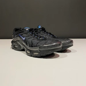 Nike tn  - Jag säljer min skor för att dom är försmå för mig där är lite synlighet på att dom ör använda.