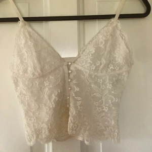 Croptop - Croptop från Bikbok, storlek S. Lappen sitter löst men är ingenting som stör.