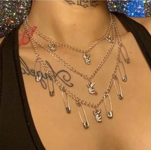 Playboy halsband - Playboy halsband som jag har gjort själv, notera att det är bara ett halsband! Aldrig använt bara testat för att ta denhär bilden💞