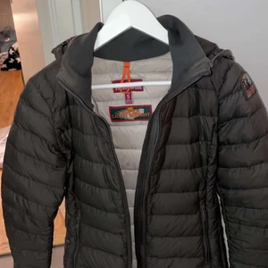 Parajumper dunjacka - Väldigt bra skick (använd fåtal ggr), äkta ofc , nypris ca 4k +-