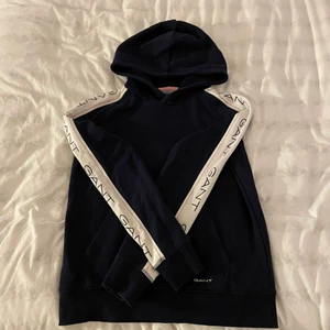 Gant hoddie  - Gant hoddie för dam i bra skick ! 