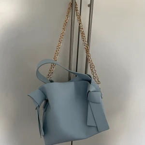 Blå väska - Västar är från Nakd och använd fåtal gånger 