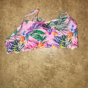 Bikini överdel  - Bikini överdel betalning sker via swish 