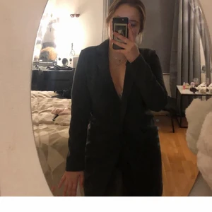 Kappa - Mörkgrå kappa i bra skicka, lånade bilder