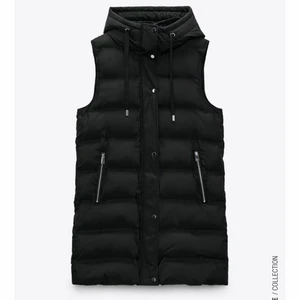 Zara väst svart  storlek S  - Säljer denna fina väst från Zara, helt felfri som ny! Storlek S