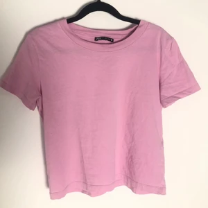 Rosa zara t-shirt - Älskar färgen på denna 💖💖 kommer inte till användning (använt max 2 gånger förra året) 