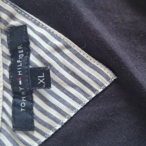 Tröja  - Fin tröja till vår/sommar. Aldrig använd. Missvisande storlek. Storlek är ej XL utan 38/40. 