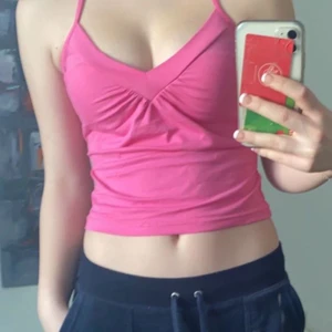 halterneck top - en super söt rosa halterneck top med tunnt band. skriv privat för mer info