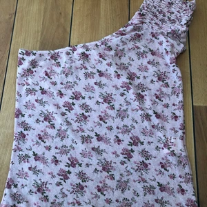 Linne - Linne från ngt random märke. Storlek M men passar mig med S! Oanvänd 💞