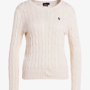 Kabelstickad tröja - Säljer denna fina tröja som tyvärr inte kommit till användning. Väldigt sparsamt använd, strl M