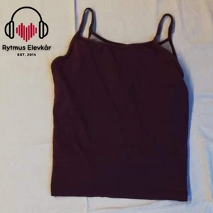 Linne - Vinrött linne. Säljs av Rytmus Stockholms Elevkår, alla kläder som säljs har skänkts utav elever på Rytmus och de pengar som samlas in från klädinsamlingen ges oavkortat till WWF. Ta chansen och köp fina kläder second hand och bidra på samma gång till att bevara miljön!